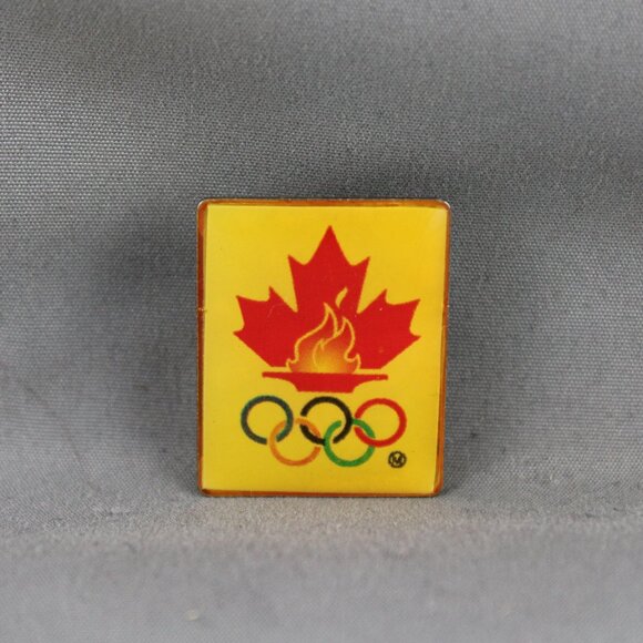 Olympic Pin - Modern Team Canada Logo - Celluloid PIn - Picture 1 of 3